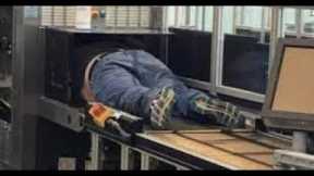 The funniest airport moments : Airport Fails